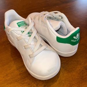 ⭐️Adidas Sneakers⭐️